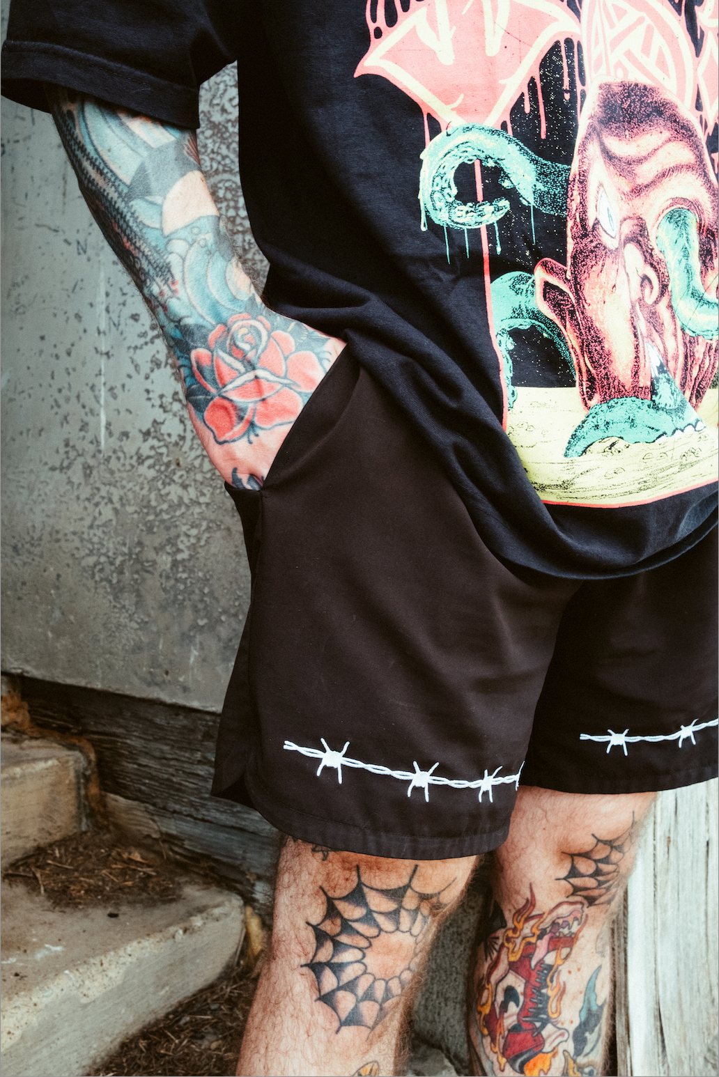 BLACK BARBWIRE PERFORMANCE STAGE SHORTS