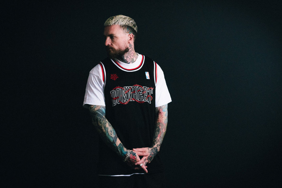 VARSITY BARBWIRE BASKETBALL JERSEY (BLACK/RED)
